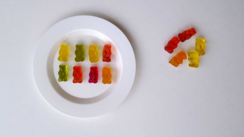 Mit Gummibärchen das Problem des Zehnerübergangs bei Plus und MInus verdeutlichen